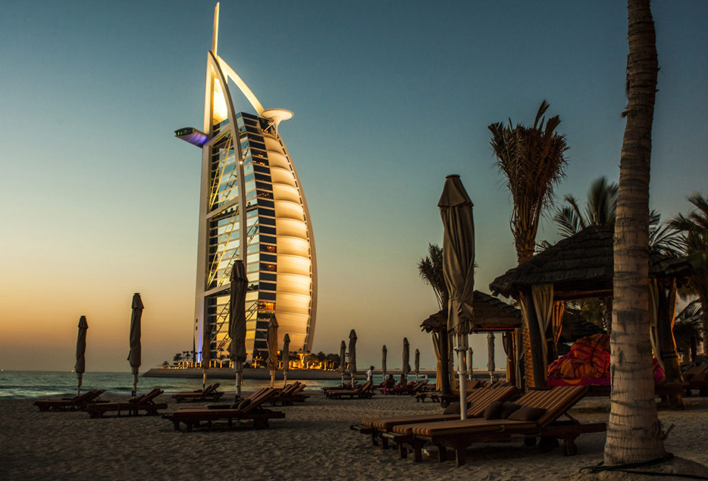 Atardecer en las playas Emiratos Arabes unidos Dubai