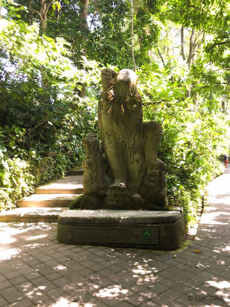 Escultura Monkey Forest